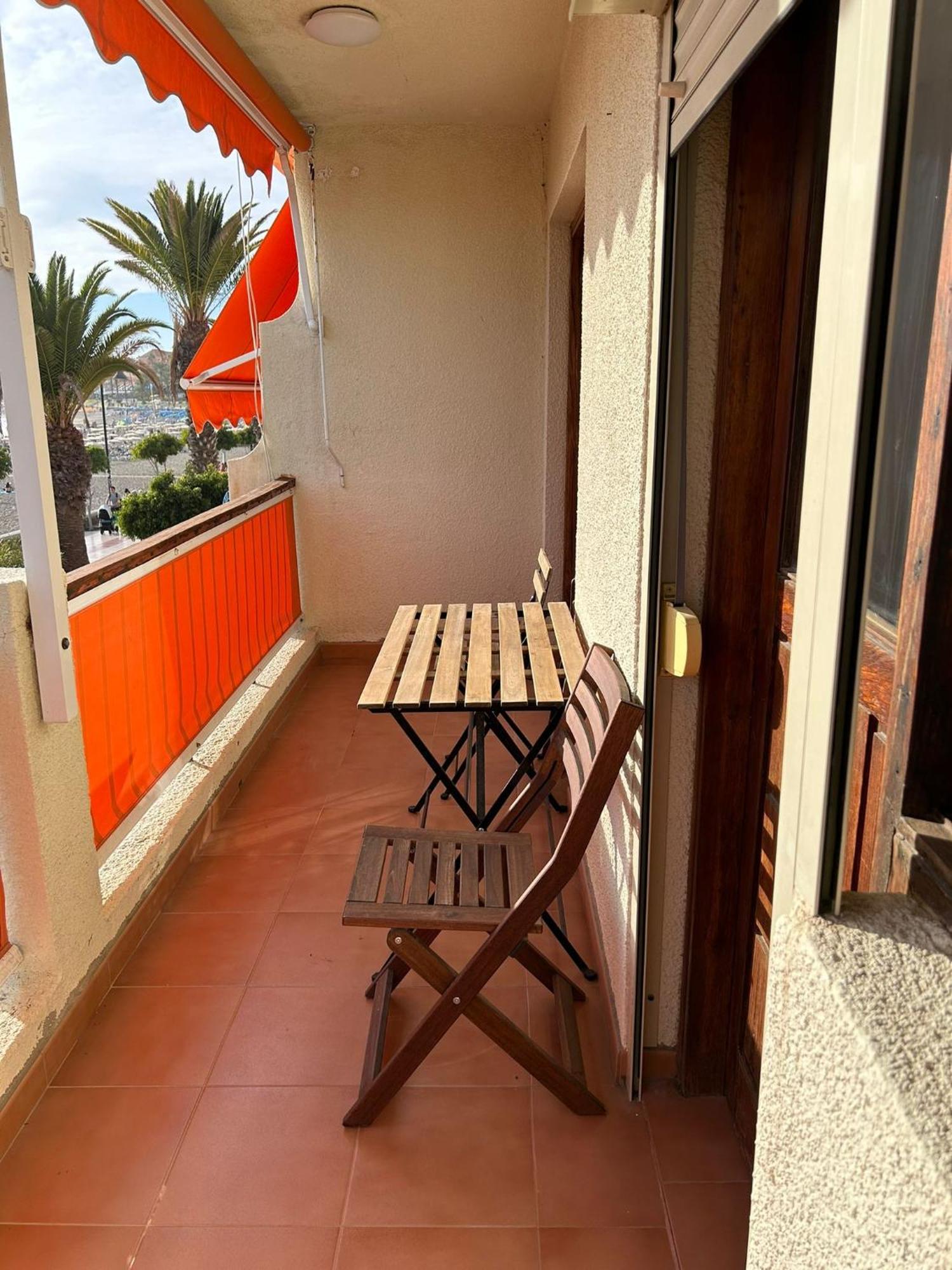 Prime Beachfront Location, Free Parking, Steps To The Sand Лос-Крістіанос Екстер'єр фото