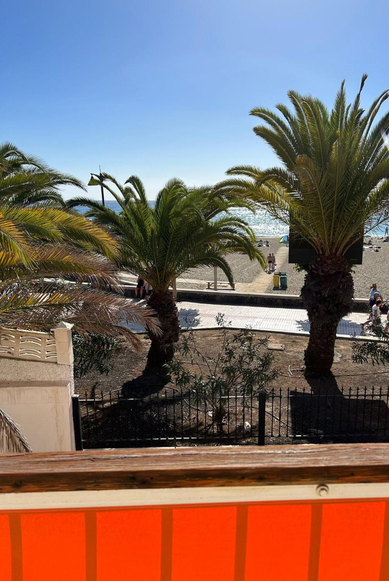 Prime Beachfront Location, Free Parking, Steps To The Sand Лос-Крістіанос Екстер'єр фото