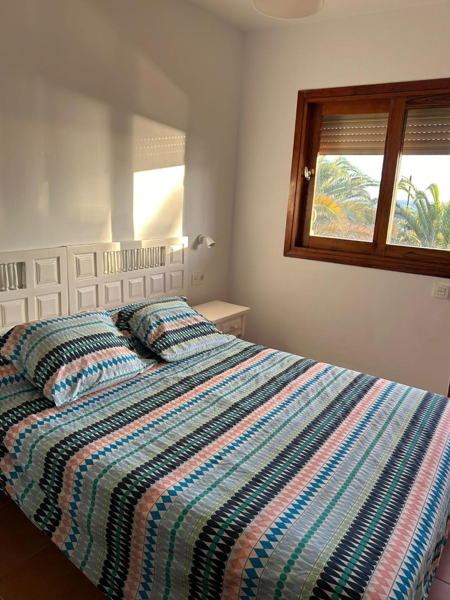 Prime Beachfront Location, Free Parking, Steps To The Sand Лос-Крістіанос Екстер'єр фото