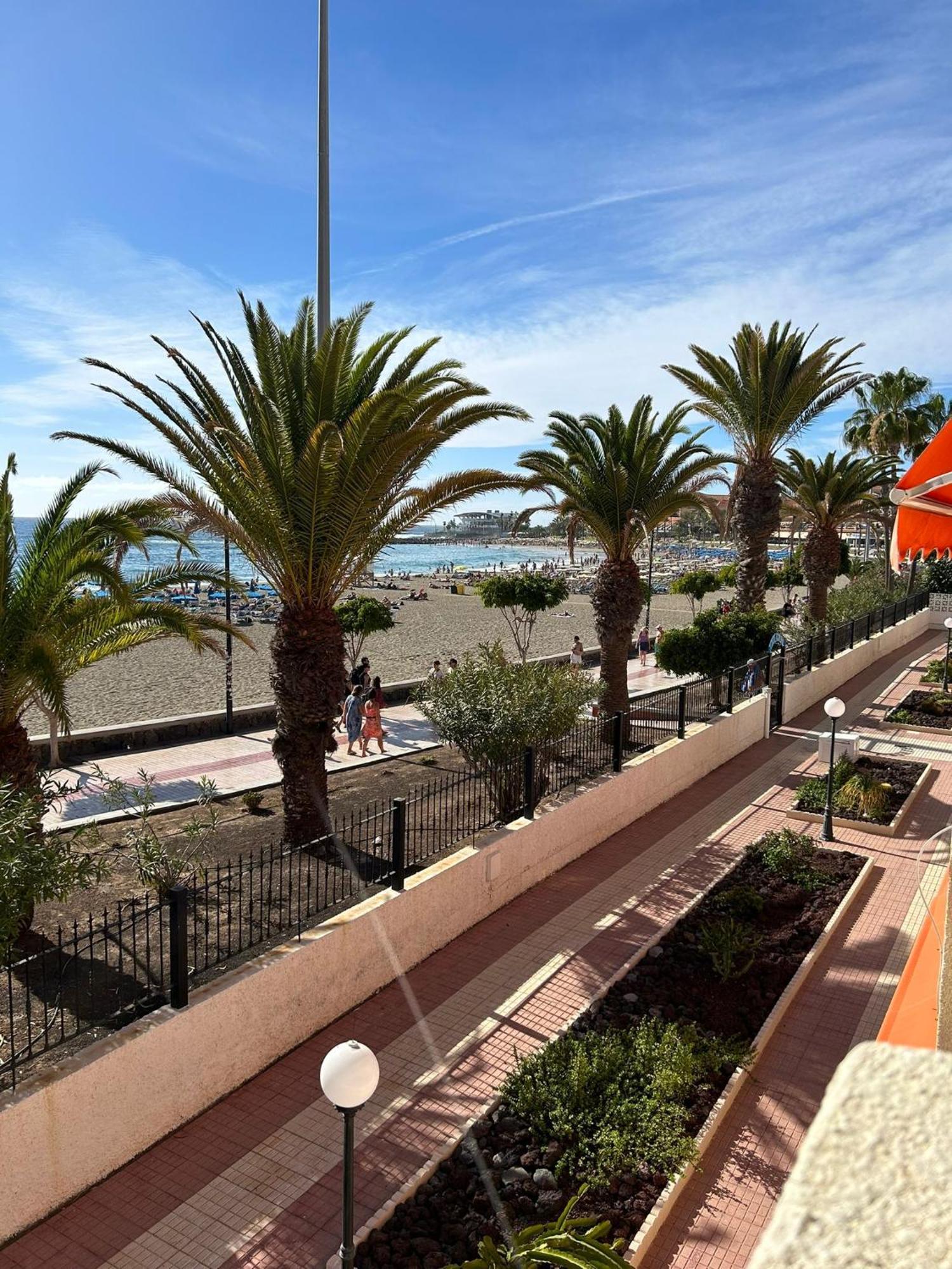Prime Beachfront Location, Free Parking, Steps To The Sand Лос-Крістіанос Екстер'єр фото